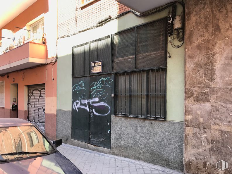 Local en venta en Calle María Antonia, 2, Usera, Madrid, 28026 con puerta, alumbrado, propiedad, edificio, capó, iluminación del automóvil, ventana, planta, vehículo y fachada alrededor