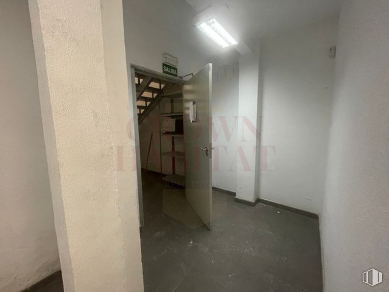 Nave en alquiler en Calle Moraleja de Enmedio, 10, Móstoles, Madrid, 28938 con accesorio, piso, suelo, pasillo, techo, vidrio, casa, yeso, aluminio y hormigón alrededor