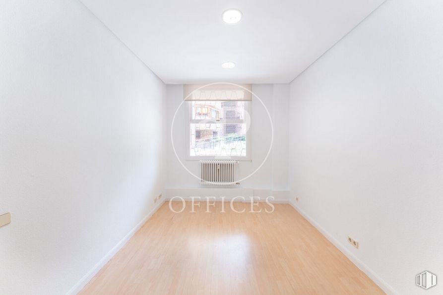 Oficina en venta en Avenida Pío XII, Chamartín, Madrid, 28016 con Código de barras 1d, edificio, accesorio, escaleras, interiorismo, madera, casa, suelos, suelo y madera dura alrededor