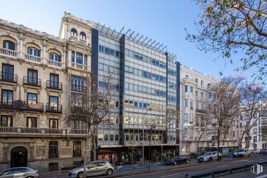 Oficina en alquiler en Calle Sagasta, 18, Centro, Madrid, 28004 con coche, edificio, cielo, propiedad, ventana, rueda, vehículo, infraestructura, bloque de pisos y vía pública alrededor