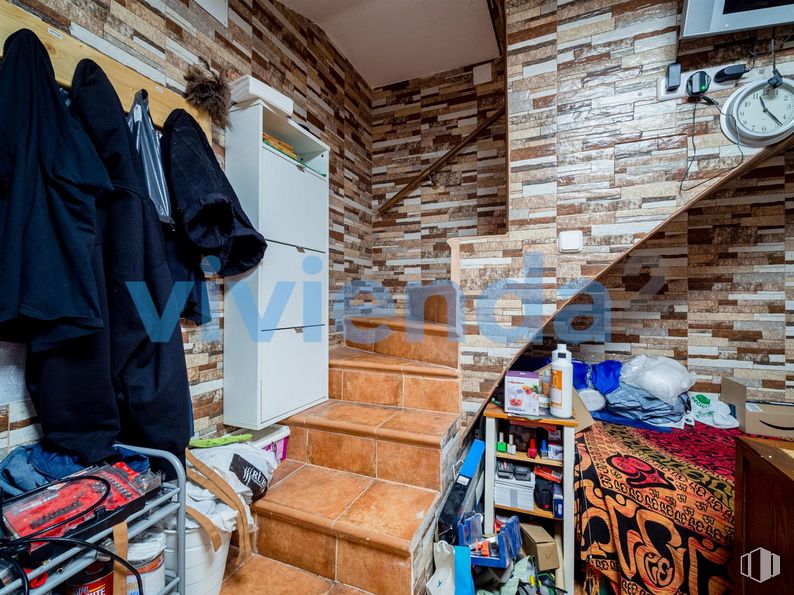 Local en alquiler en Zona Concepción, Ciudad Lineal, Madrid, 28027 con ropa, propiedad, edificio, azul, textil, madera, albañilería, pared, ladrillo y suelos alrededor