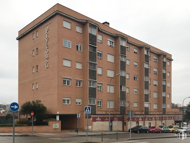 Local en alquiler y venta en Avenida Isabel Torres, 8, Coslada, Madrid, 28820 con edificio, cielo, ventana, luz de la calle, bloque de torre, coche, casa, árbol, diseño urbano y condominio alrededor