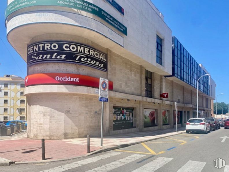 Retail for sale & for rent at Calle Panamá, Toledo, 45004 with building, sky, window, house, car, urban design, commercial building, facade, real estate and wheel around