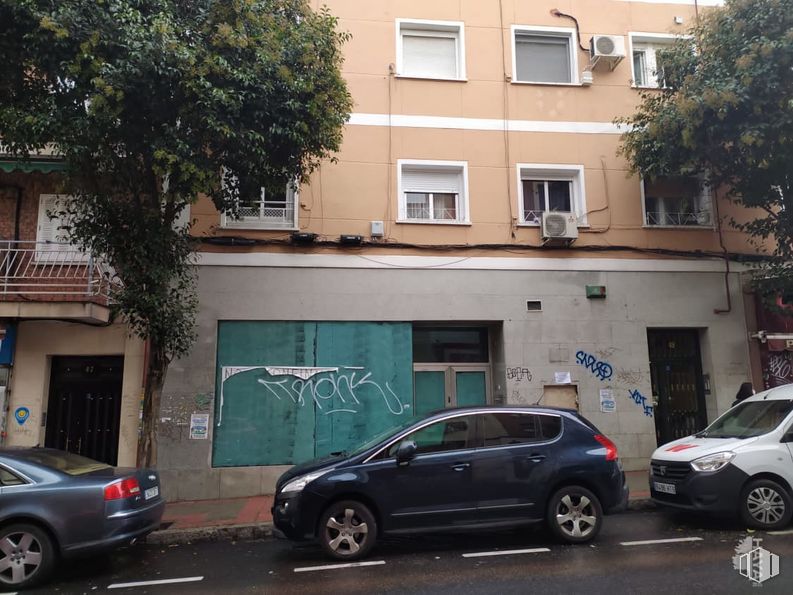 Retail for sale & for rent at Calle Alejandro Sánchez, 23, Carabanchel, Madrid, 28019 with wheel, car, tire, automotive parking light, land vehicle, vehicle, window, property, building and plant around