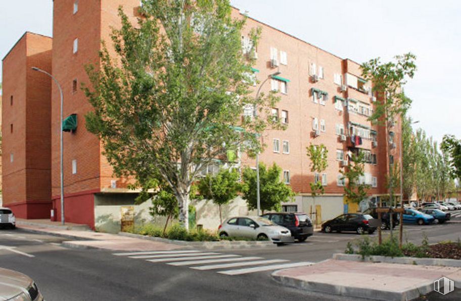 Local en alquiler y venta en Paseo del Sol, 8, Meco, Madrid, 28880 con coche, edificio, planta, rueda, día, neumático, vehículo, cielo, ventana y árbol alrededor