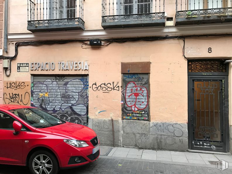 Local en alquiler en Travesía San Mateo, 8, Centro, Madrid, 28004 con rueda, coche, puerta, edificio, vehículo, neumático, blanco, iluminación automotriz, campana y ventana alrededor