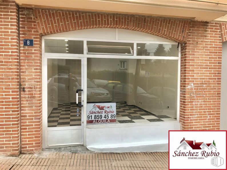 Local en alquiler y venta en Calle José Sánchez Rubio, Torrelodones, Madrid, 28250 con persiana de la ventana, ventana, edificio, puerta, accesorio, madera, albañilería, ladrillo, casa y sombra alrededor