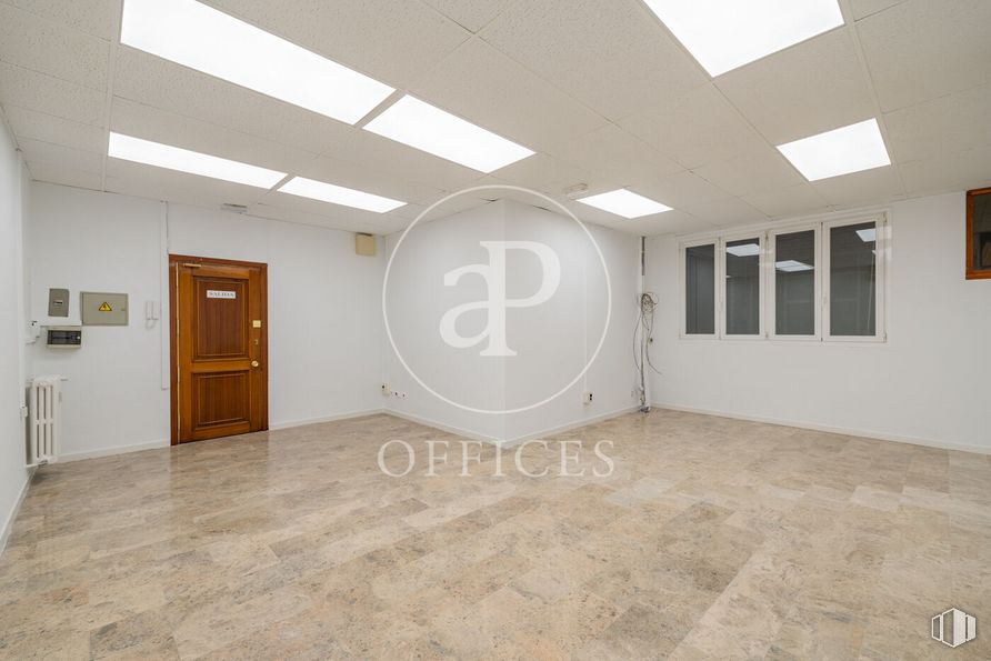 Oficina en alquiler en Calle Orense, Tetuán, Madrid, 28020 con puerta, madera, accesorio, edificio, ventana, suelos, hall, suelo, inmobiliario y pintura alrededor