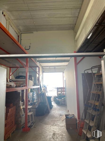 Industrial for sale & for rent at Zona industrial, Villaverde, Madrid, 28021 with building, tire, wood, floor, flooring, gas, wheel, house, shade and beam around