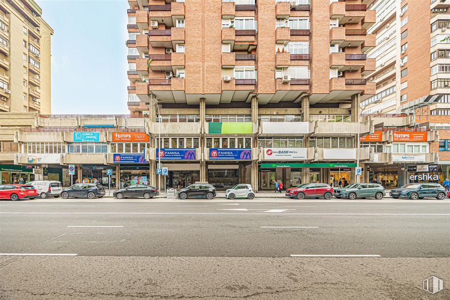 Oficina en venta en Calle Orense, 20, Tetuán, Madrid, 28020 con edificio, coche, vehículo terrestre, vehículo, ventana, rueda, cielo, diseño urbano, neumático y superficie de la carretera alrededor