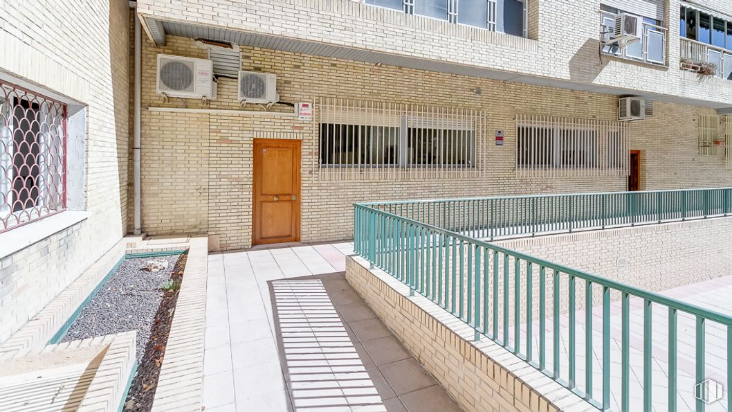 Oficina en venta en Zona Hortaleza, Hortaleza, Madrid, 28033 con ventana, mediante, propiedad, edificio, madera, arquitectura, diseño de interiores, ladrillo, enladrillado y suelo alrededor