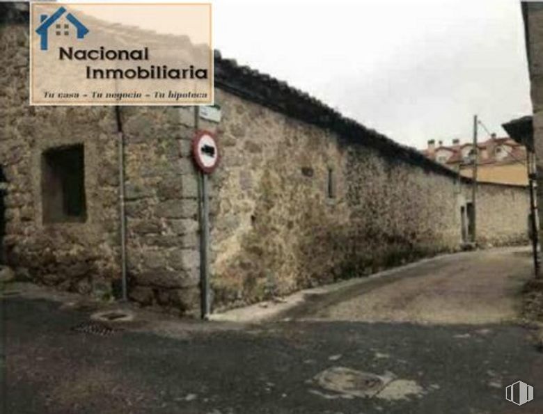 Suelo en venta en Calle Bache, El Espinar, Segovia, 40400 con cielo, paisaje, superficie de la carretera, carretera, asfalto, señal de tráfico, fachada, ventana, pendiente y historia alrededor