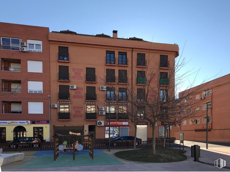 Local en venta en Zona Centro de Salud, Torrijos, Toledo, 45500 con edificio, cielo, ventana, diseño urbano, condominio, bloque de torre, barrio, área residencial, ciudad y fachada alrededor