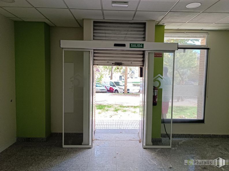 Local en alquiler en Zona Norte, Getafe, Madrid, 28903 con ventana, propiedad, planta, edificio, accesorio, puerta, rueda, coche, pared y exterior del automóvil alrededor