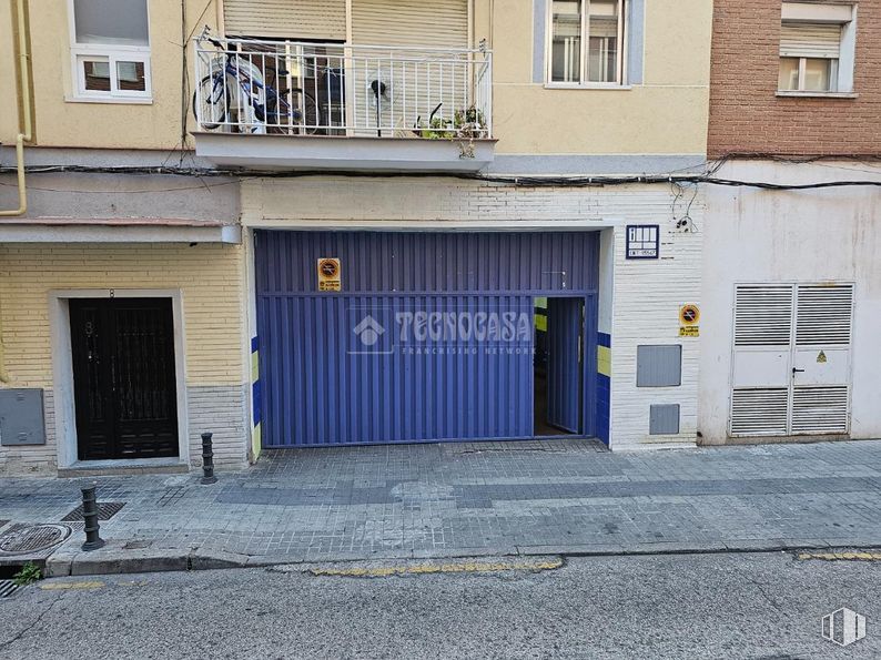 Local en venta en Zona Centro, Alcorcón, Madrid, 28921 con ventana, puerta, infraestructura, accesorio, superficie de la carretera, asfalto, edificio, madera, carretera y fachada alrededor