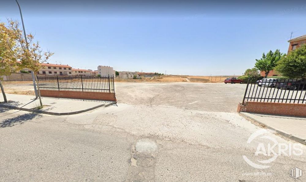 Land for sale at Calle Real, Bargas, Toledo, 45593 with sky, plant, asphalt, road surface, land lot, tree, shade, grass, outdoor bench and landscape around