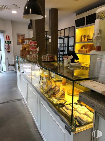 Local en alquiler en Calle Hermosilla, Salamanca, Madrid, 28001 con silla, alumbrado, productos envasados, comida, propiedad, cocina, encimera, vajilla, cocina y gas alrededor