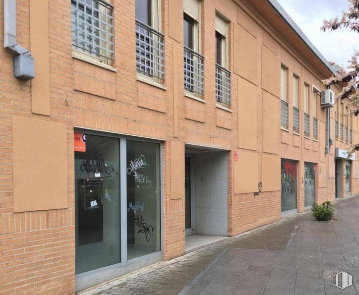 Local en venta en Avenida Doctor Manuel Jarabo, San Martín de la Vega, Madrid, 28330 con ventana, propiedad, edificio, puerta, planta, accesorio, nube, arquitectura, albañilería y ladrillo alrededor