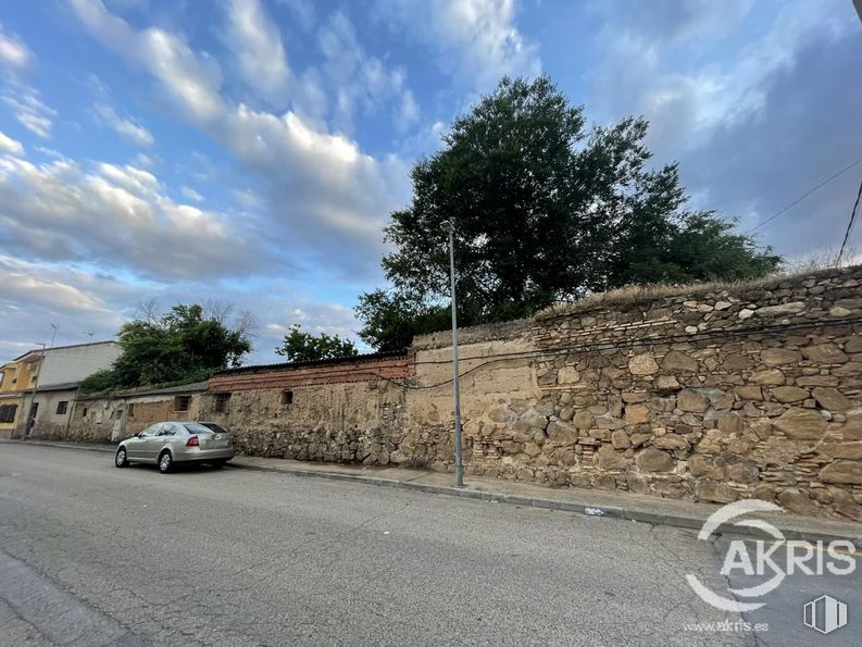 Land for sale at Calle Calvario, Nambroca, Toledo, 45190 with car, cloud, sky, building, vehicle, tire, plant, tree, road surface and asphalt around