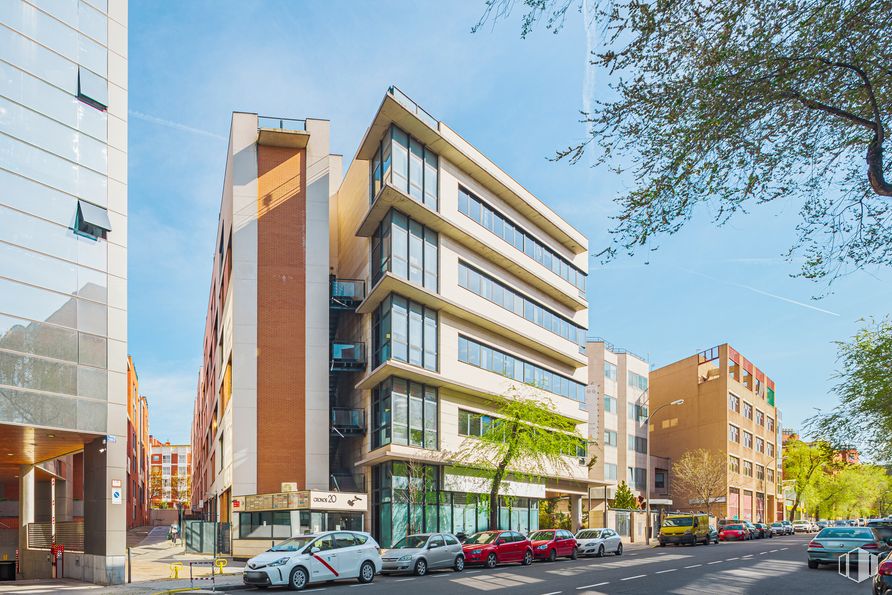 Oficina en alquiler en Calle Cronos, 20, San Blas - Canillejas, Madrid, 28037 con edificio, coche, cielo, rueda, vehículo, neumático, árbol, ventana, bloque torre y diseño urbano alrededor