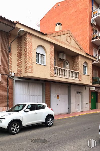 Retail for rent at Calle Paz, 11, Torrijos, Toledo, 45500 with wheel, car, tire, window, building, land vehicle, property, vehicle, infrastructure and motor vehicle around