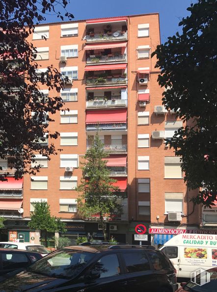 Retail for sale & for rent at Calle Sagra, 5, Leganés, Madrid, 28915 with car, building, property, window, sky, light, vehicle, tree, lighting and architecture around