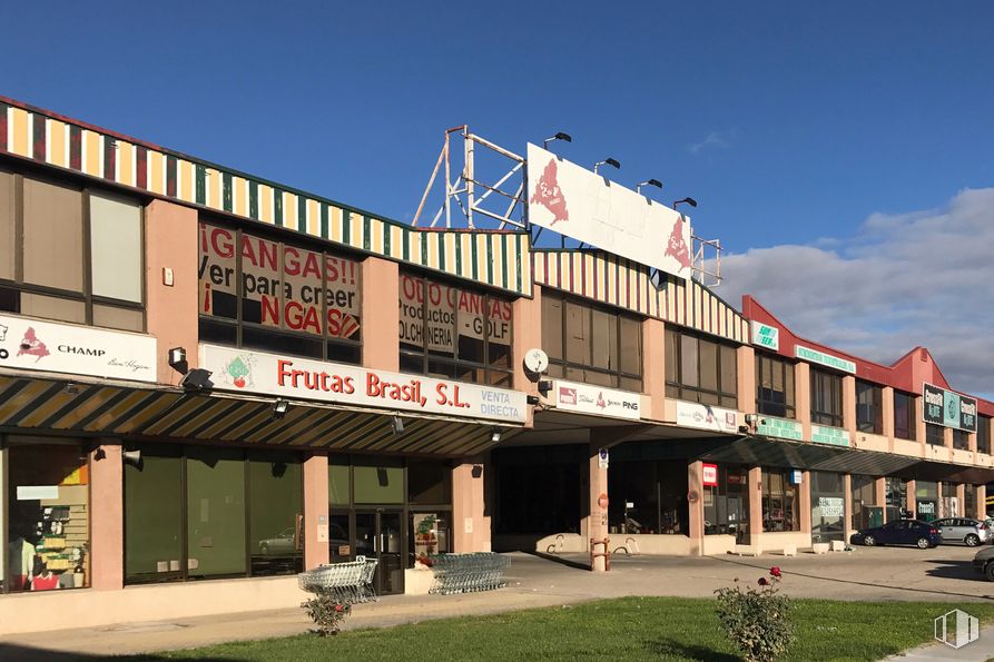 Nave en alquiler y venta en Calle Río Tormes, 4, Algete, Madrid, 28110 con edificio, cielo, nube, rueda, planta, fachada, bienes raíces, edificio comercial, ciudad y maceta alrededor