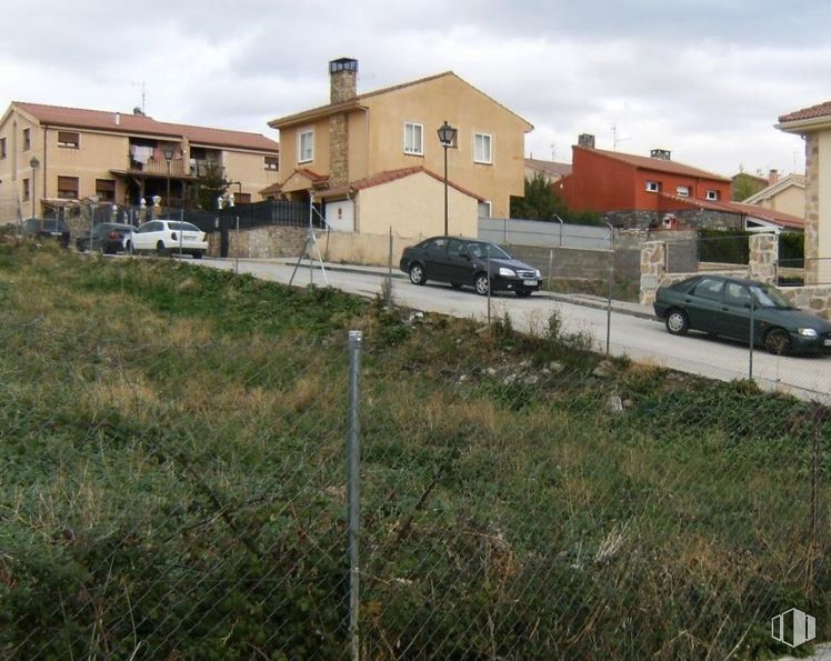 Land for sale at Zona Centro, Palazuelos de Eresma, Segovia, 40194 with car, house, cloud, land vehicle, plant, sky, wheel, building, window and vehicle around