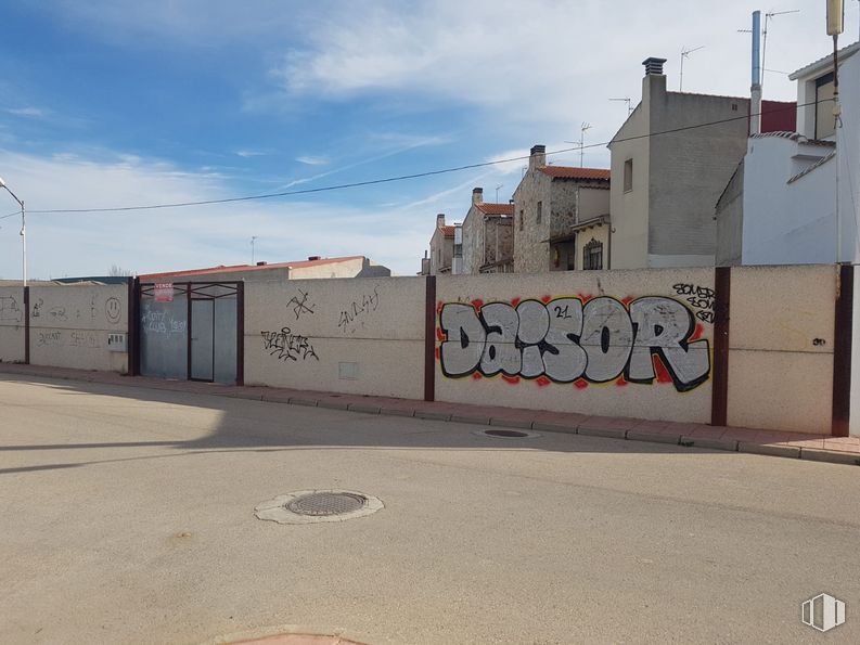 Land for sale at Calle Malecón , Corral de Almaguer, Toledo, 45880 with building, cloud, sky, asphalt, road surface, paint, art, gas, house and facade around