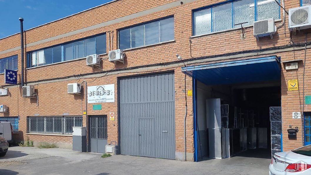 Industrial for sale at Parque Empresarial San Fernando, San Fernando de Henares, Madrid, 28830 with window, door, car, property, plant, fixture, sky, architecture, brickwork and brick around