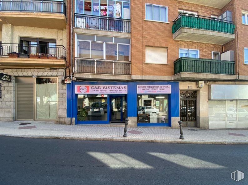 Retail for sale at Paseo de Santo Tomás, Ávila, 05003 with window, door, building, fixture, facade, gas, commercial building, city, urban design and road around