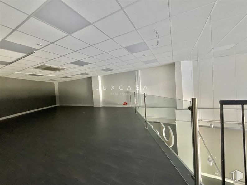 Local en alquiler en Polígono Európolis, Las Rozas de Madrid, Madrid, 28230 con edificio, suelos, hall, accesorio, suelo, vidrio, techo, espacio, habitación y aluminio alrededor