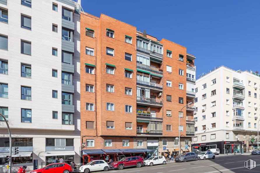 Local en alquiler en Calle Serrano, 205, Chamartín, Madrid, 28016 con edificio, coche, ventana, durante el día, cielo, propiedad, rueda, vehículo, neumático y bloque de pisos alrededor