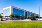 Office for sale at Edificio Conecta l, Avenida Leonardo Da Vinci, 2, Getafe, Madrid, 28906 with car, building, street light, sky, daytime, plant, tire, tree, wheel, urban design and house around