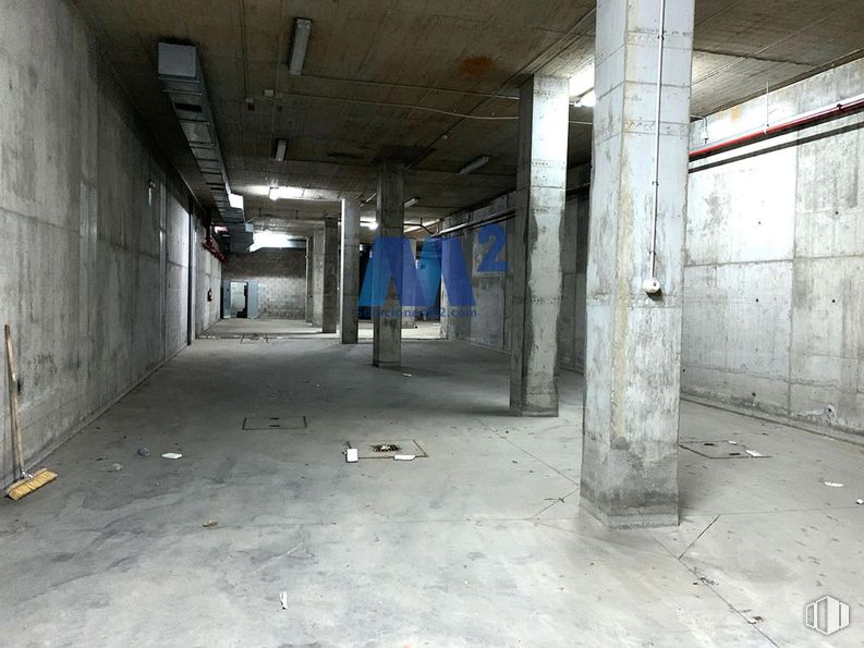 Industrial for sale & for rent at Avenida Industria, Coslada, Madrid, 28820 with floor, composite material, concrete, ceiling, metal, building material, column, beam, basement and steel around