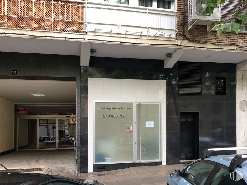 Local en venta en Calle General Cabrera, 11, Tetuán, Madrid, 28020 con coche, puerta, luz de estacionamiento automotriz, edificio, ventana, iluminación automotriz, diseño automotriz, exterior automotriz, vehículo y sombra alrededor