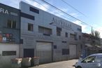 Industrial for sale at Calle Domingo Párraga, 84, Villaverde, Madrid, 28021 with van, waste container, building, cloud, sky, car, window, tire, vehicle and motor vehicle around