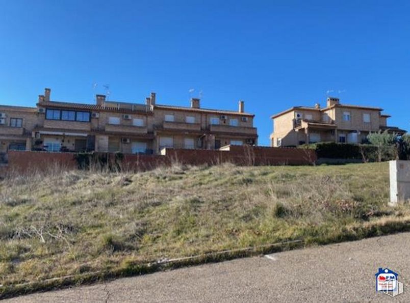 Land for sale at Calle América, Navahermosa, Toledo, 45150 with house, sky, plant, building, window, residential area, landscape, rural area, facade and urban design around