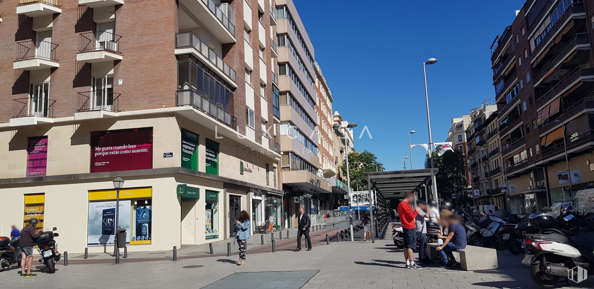 Oficina en alquiler en Zona Trafalgar, Chamberí, Madrid, 28010 con persona, motocicleta, edificio, ventana, cielo, diseño urbano, viaje, vía pública, acera y carretera alrededor