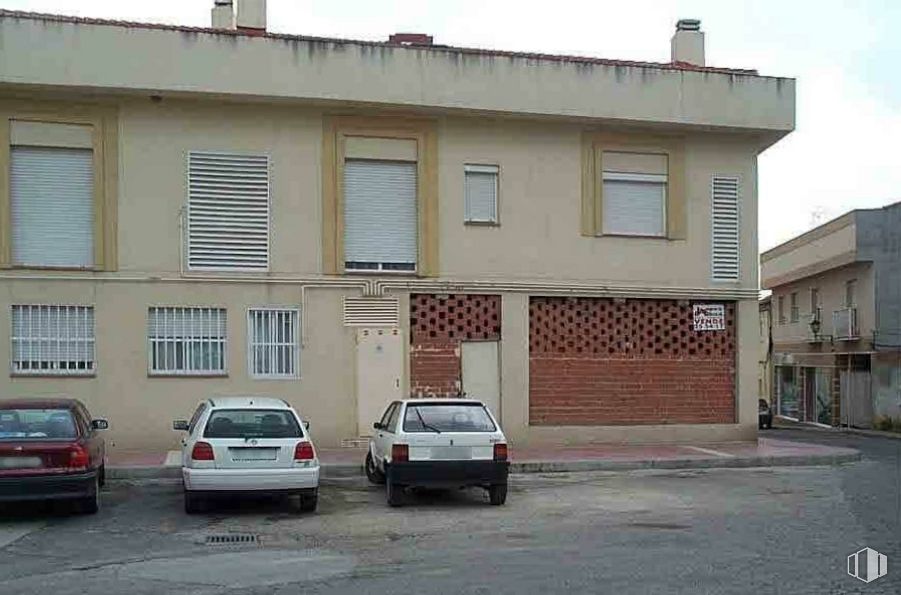 Retail for sale at Calle Alamín, Guadalajara, 19005 with car, window, house, window blind, automotive parking light, property, vehicle, building, tire and motor vehicle around