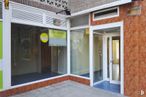 Retail for sale at Calle Honduras, 4, Coslada, Madrid, 28820 with property, door, wood, fixture, architecture, interior design, flooring, brick, floor and condominium around