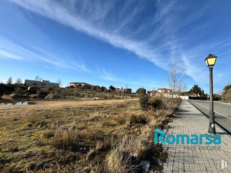 Land for sale at Calle Ciudad de Ávila, Ávila, 05002 with lighting, sky, cloud, street light, plant, natural landscape, landscape, horizon, road surface and rural area around