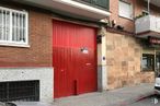 Industrial for sale at Calle José Maurelo, 15, La Latina, Madrid, 28047 with window, door, property, building, wood, automotive lighting, road surface, brickwork, fixture and architecture around