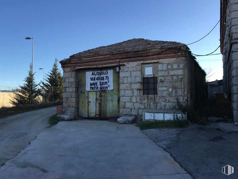 Nave en alquiler en Avenida de la Libertad, 93, Colmenar Viejo, Madrid, 28770 con edificio, cielo, propiedad, planta, puerta, ventana, luz de la calle, terreno, barrio y pared alrededor