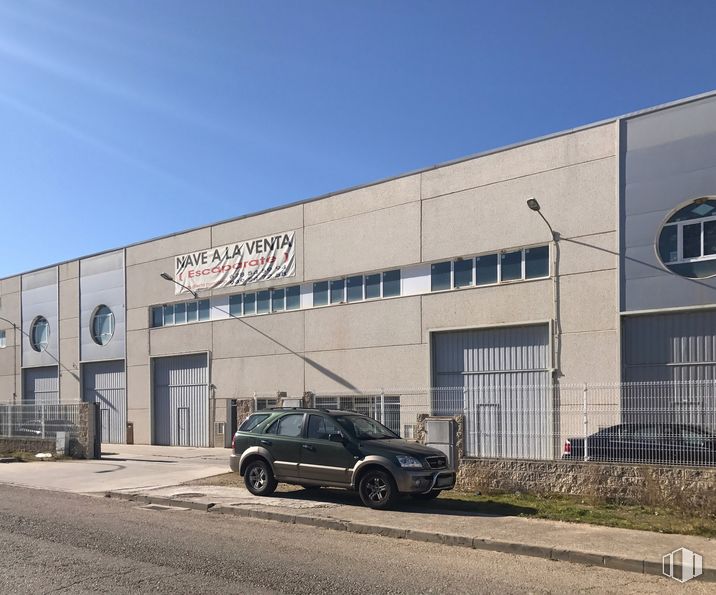 Nave en alquiler y venta en Calle Nitra, 2, Guadalajara, 19004 con coche, edificio, luz de estacionamiento automotriz, neumático, rueda, cielo, vehículo, neumático automotriz, vehículo motorizado y exterior automotriz alrededor