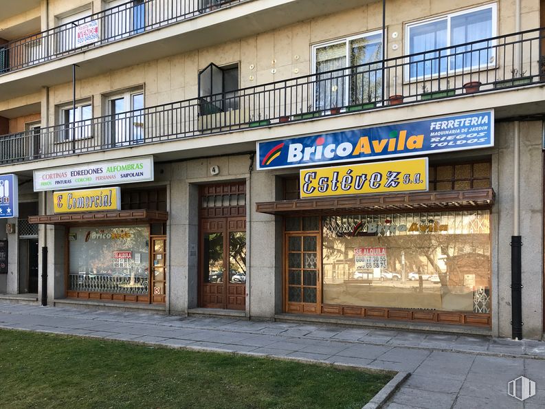 Retail for rent at Plaza Santa Ana, 4, Ávila, 05001 with building, window, fixture, door, house, retail, facade, font, city and mixed-use around