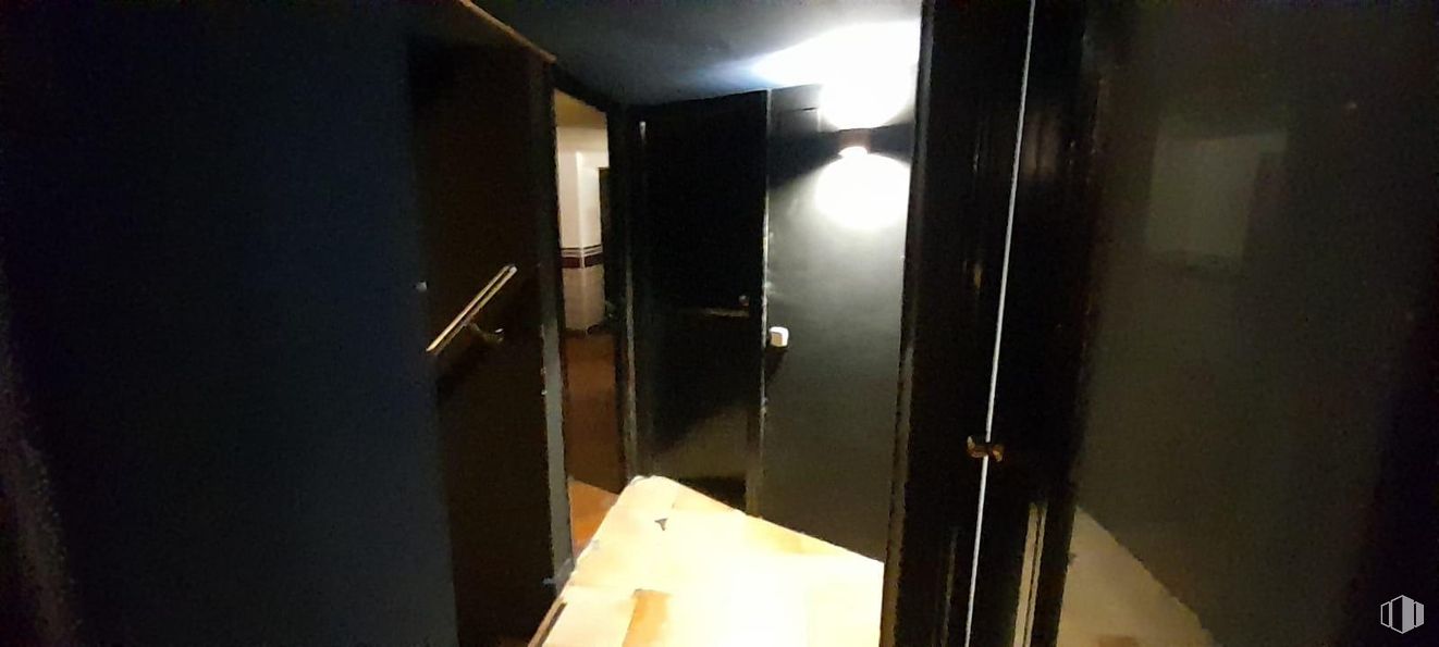 Local en alquiler en Zona Huertas - Cortes, Centro, Madrid, 28005 con lámpara, suelos, suelo, oscuridad, madera dura, tinte para madera, sombra y limpieza alrededor