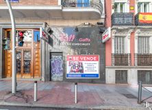 Retail for sale at Calle Marqués de Urquijo, Moncloa - Aravaca, Madrid, 28008 with window, building, architecture, neighbourhood, facade, city, sidewalk, door, advertising and mixed-use around