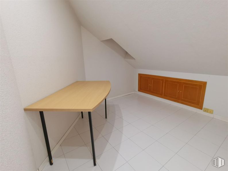 Office for rent at Calle Gran Vía, 28, Majadahonda, Madrid, 28220 with table, desk, cabinetry, flooring, wood, floor, interior design, wood stain, ceiling and room around