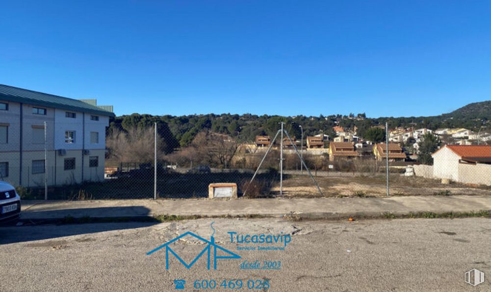 Land for sale at Avenida Marcial Llorente, Pelayos de la Presa, Madrid, 28696 with house, sky, property, building, window, land lot, tree, landscape, residential area and rural area around